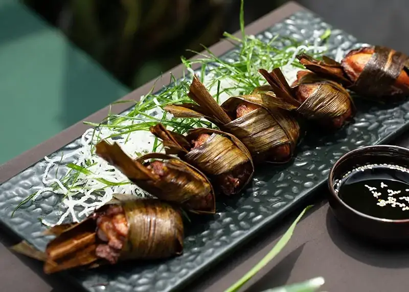 Gà Chiên Cuốn Lá Dứa