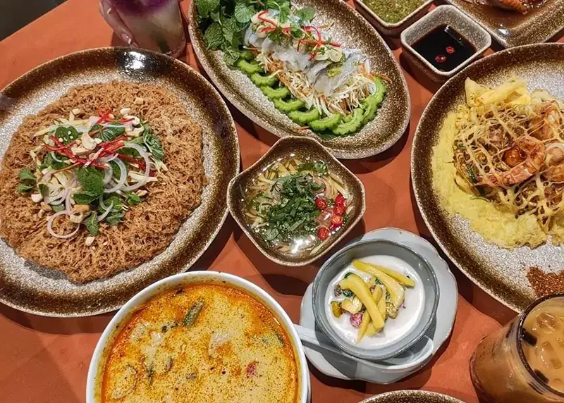 Review Lạc Thái
