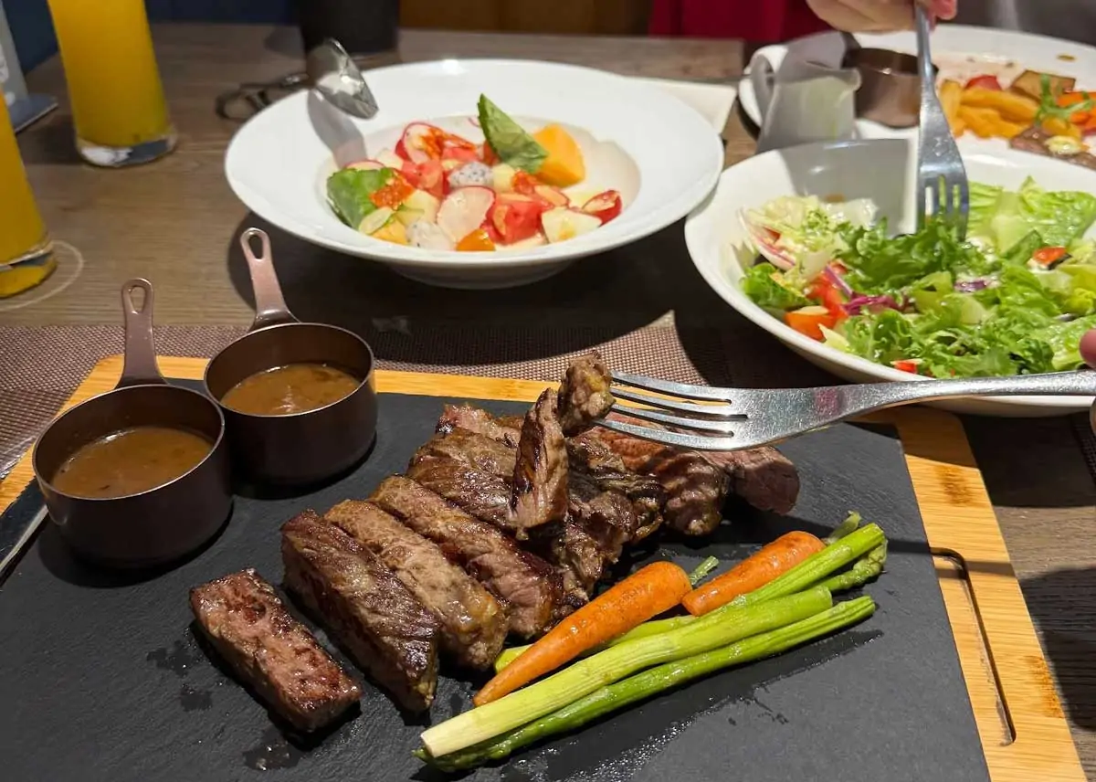Le Monde Steak Bình Tân