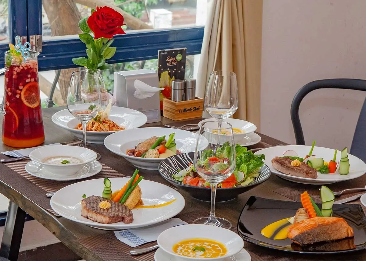 Le Monde Steak Royal City