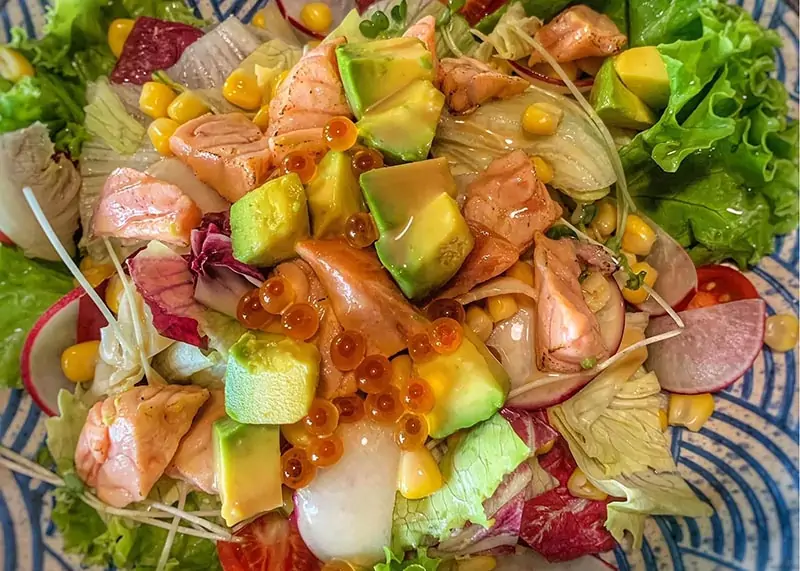 Salad cá hồi & quả bơ