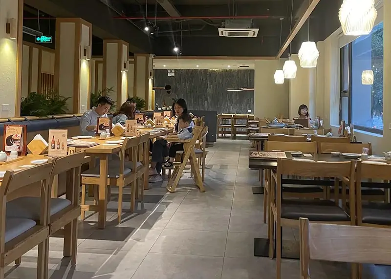 Không gian tại Nama Sushi Nguyễn Văn Lộc