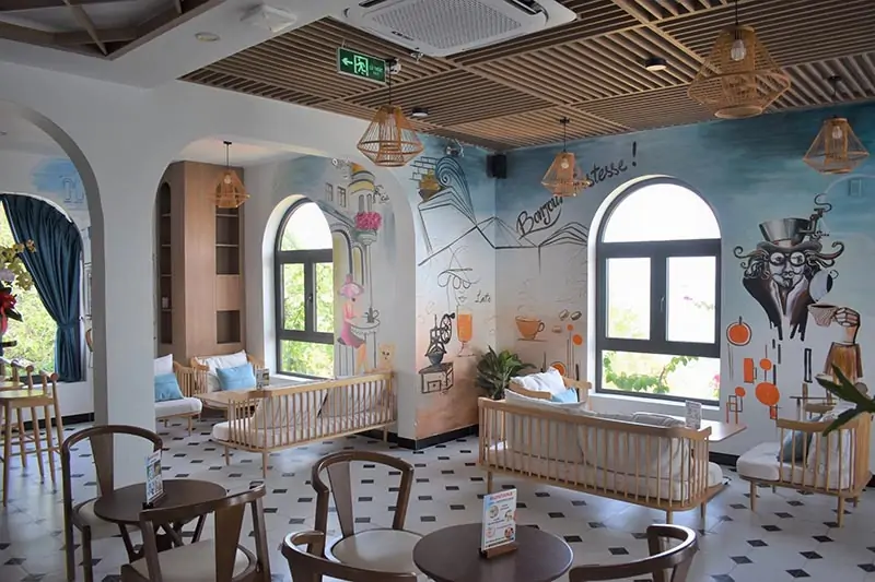 Không gian tại Montana Homestay & Cafe Rooftop Beer Vũng Tàu