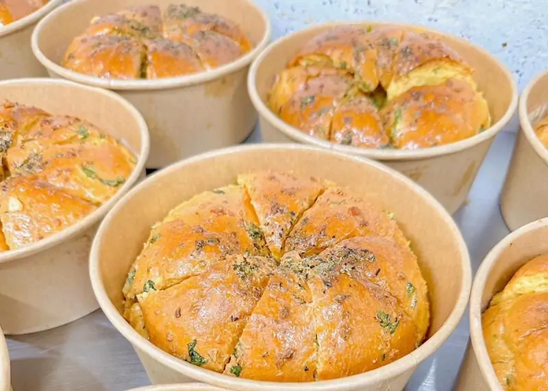 Bánh mì bơ tỏi sốt phô mai