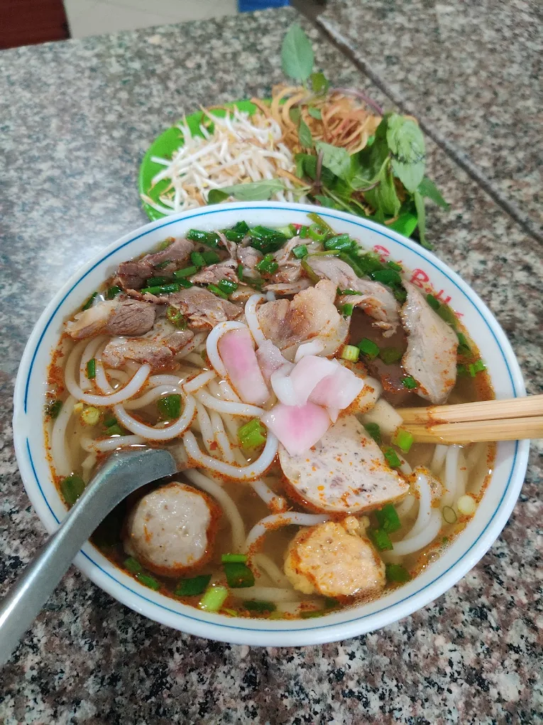 quan-an-dem-quanh-ho-tay 6
