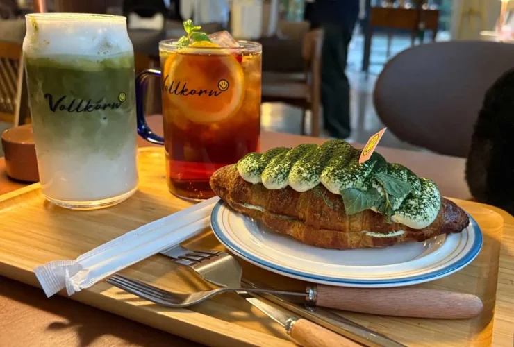 Vollkorn: Tiệm Bánh & Cà Phê