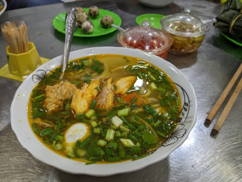 banh canh ca loc ngon o hue 3