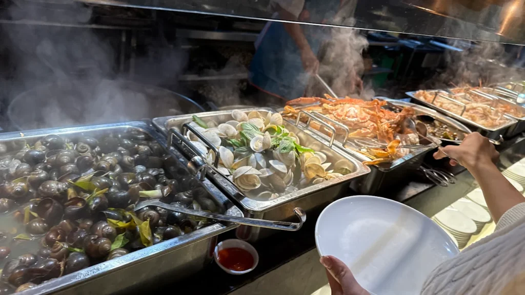 buffet hai san royal city poseidon 3