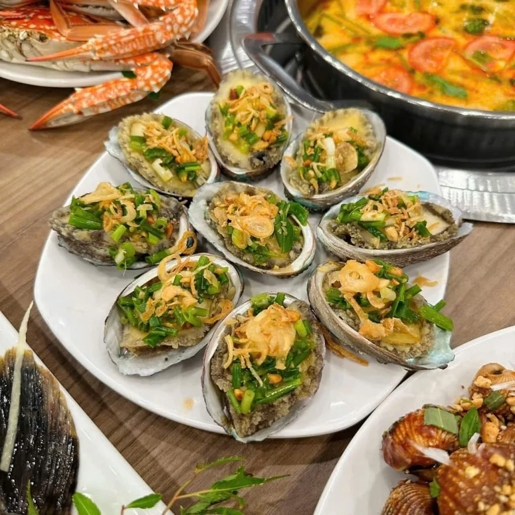 buffet hai san royal city poseidon 5