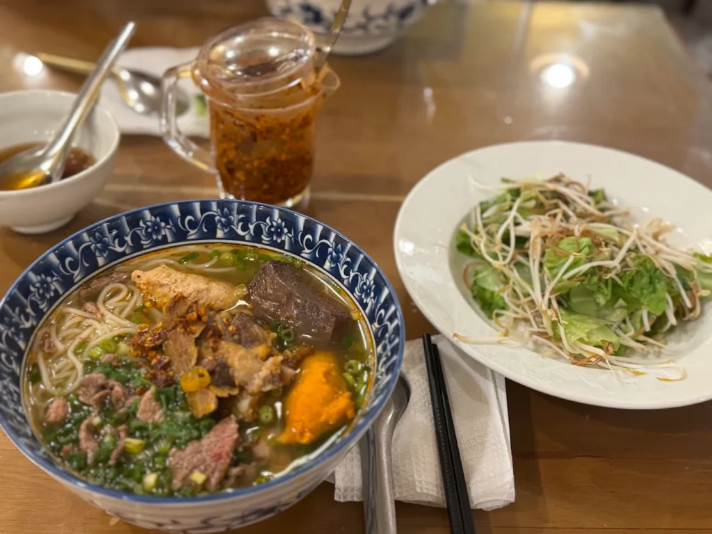 bun bo hue ngon o hue 2