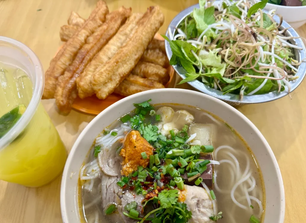 bun bo hue ngon o hue 6