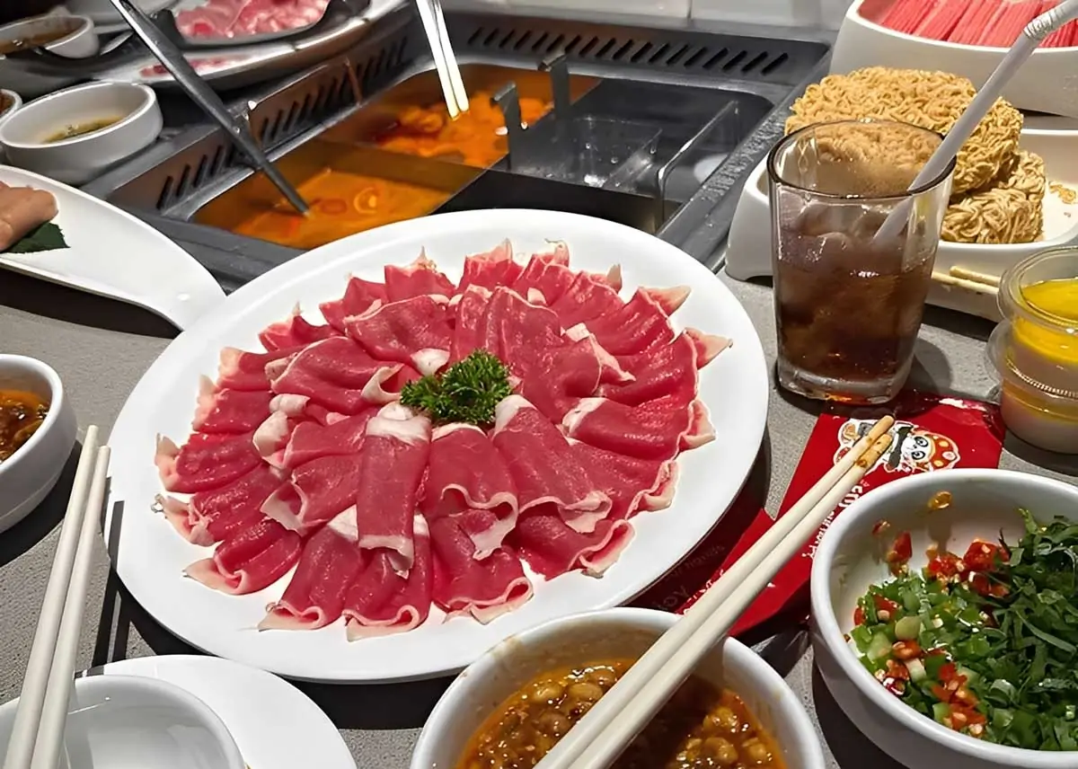 Haidilao Gigamall: Trải Nghiệm Lẩu Cao Cấp