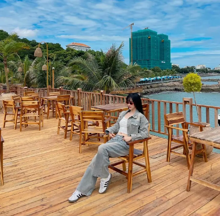 quan-cafe-view-bien-vung-tau-tran-phu-0
