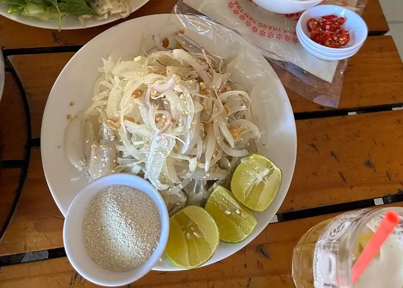Gỏi cá mai và các món nhậu