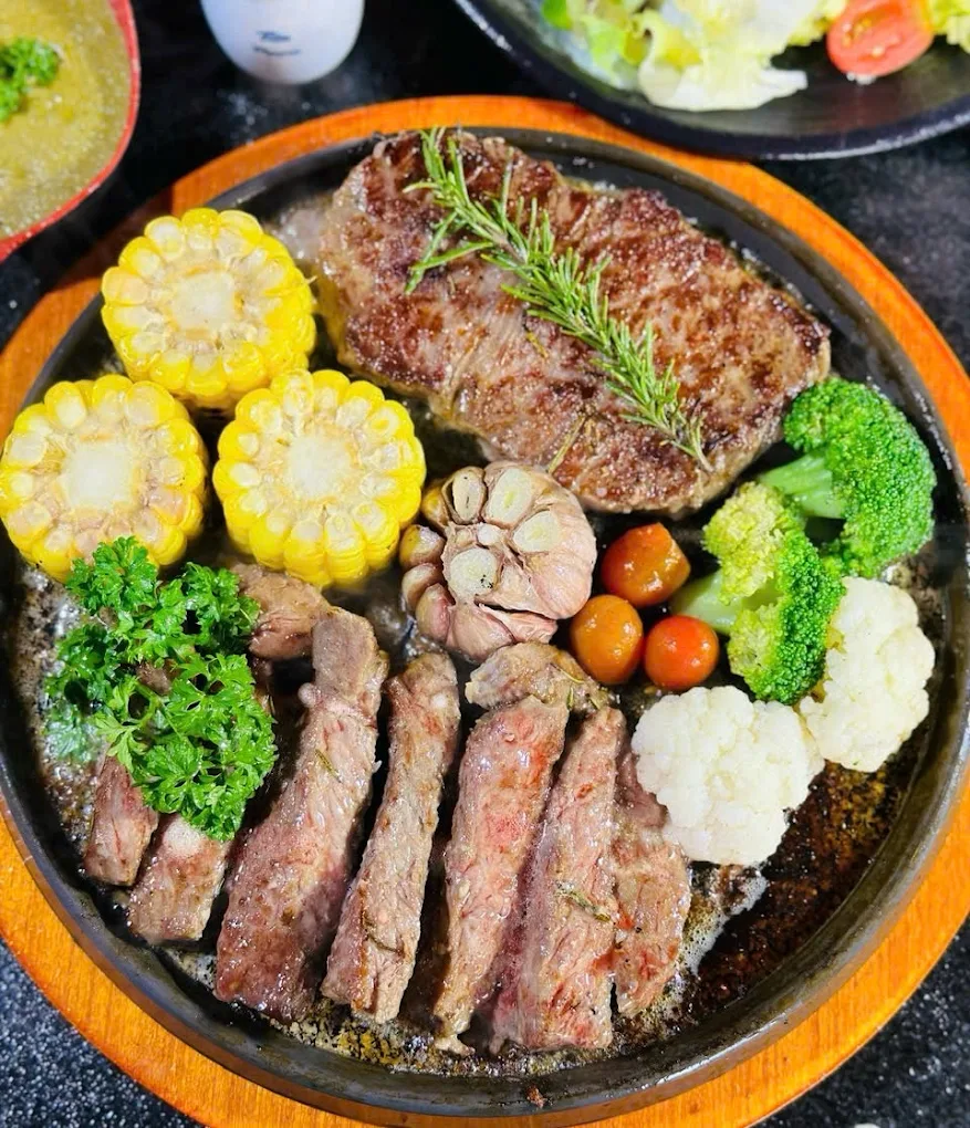 nha hang co khu vui choi tre em tphcm 2