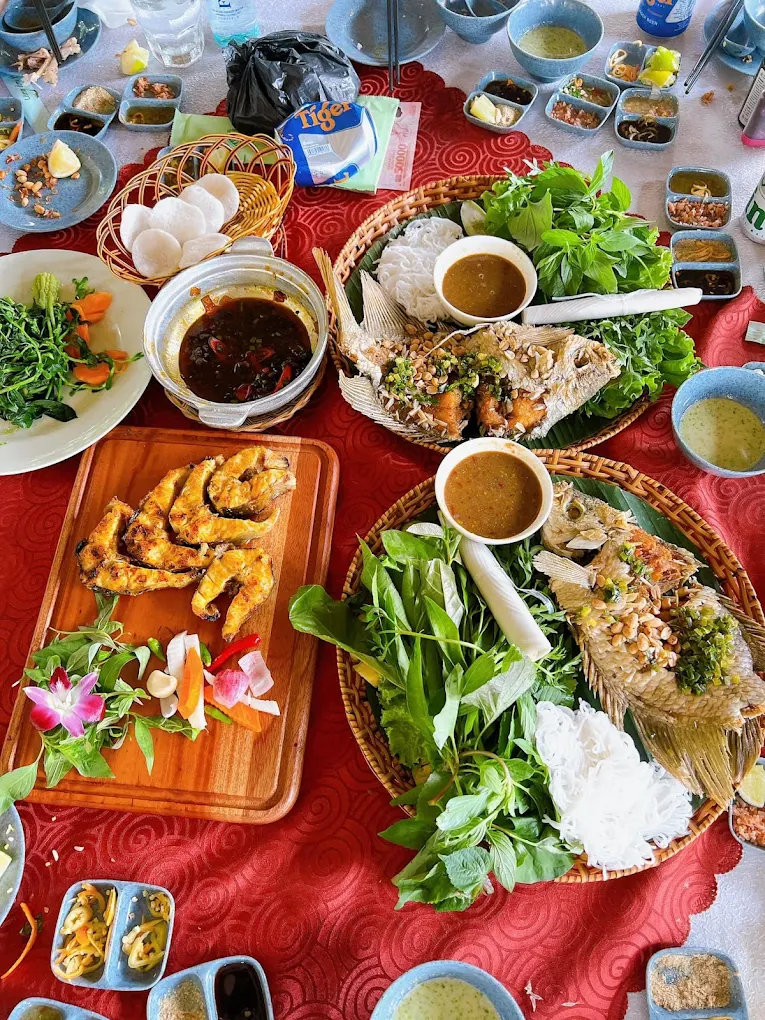 nha hang co khu vui choi tre em tphcm 4