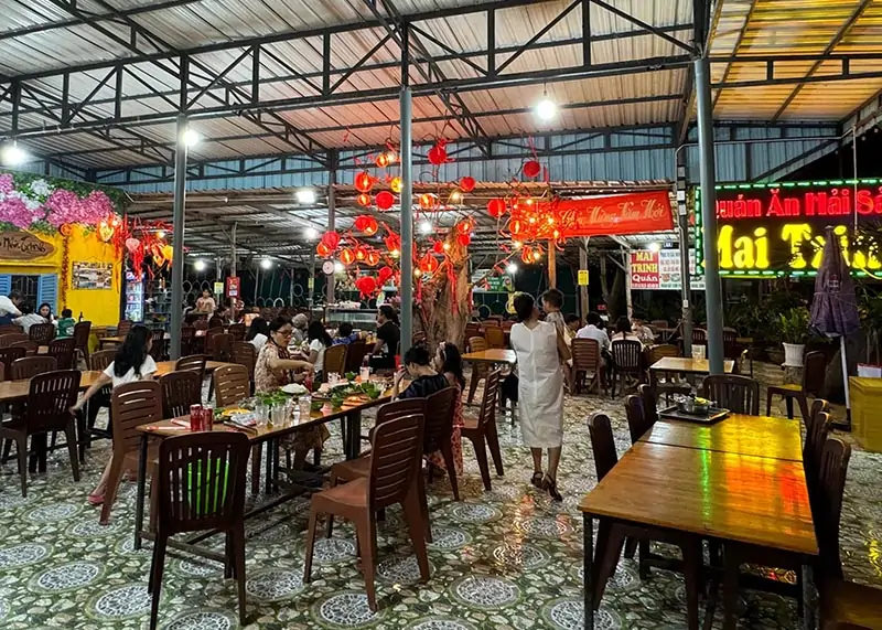 không gian rộng lớn và thoáng đãng với tầm nhìn ra biển Đồi Dương