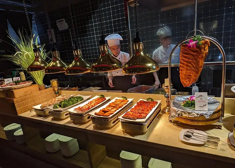 Chất lượng dịch vụ tại buffet hải sản Cửu Vân Long Thái Hà