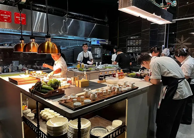 Dịch vụ tại Gia Restaurant