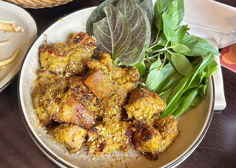 Thịt lợn đen nướng riềng