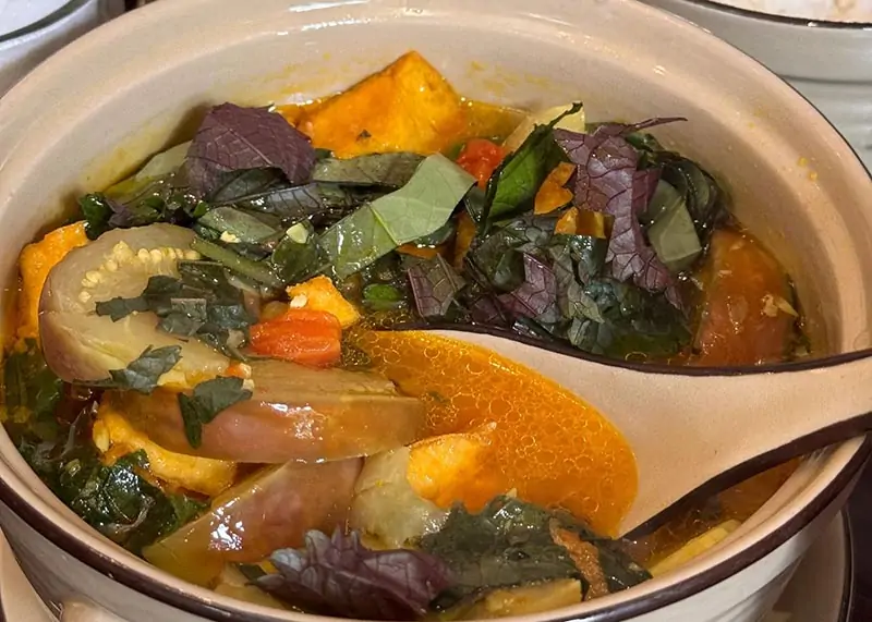 Ốc om chuối đậu