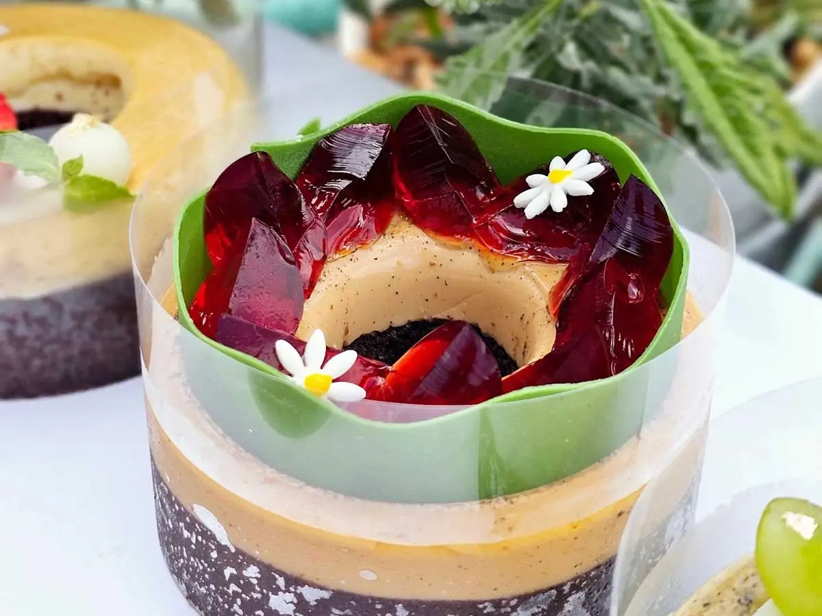 Tiệm Bánh Cái Lò Nướng - Nguyễn Thị Minh Khai: Cửa Hàng Tiên Phong