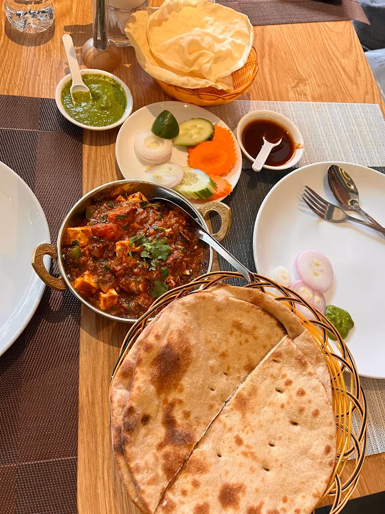 nha hang an do quan 1 6