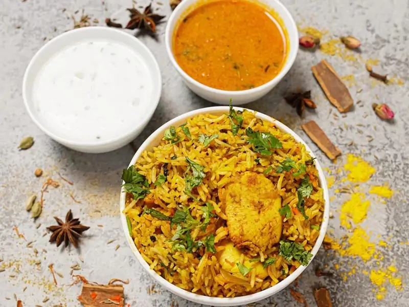 Cơm và bánh mì truyền thống