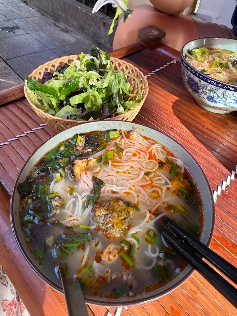 quan an mo xuyen tet o ha noi 1