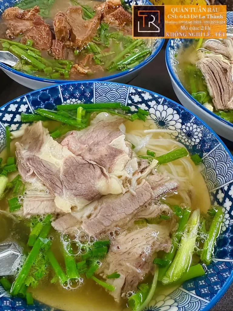 quan an mo xuyen tet o ha noi 2