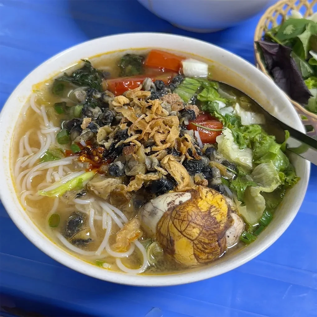 quan an mo xuyen tet o ha noi 4