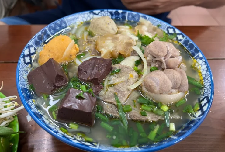 quan bun bo hue gan day 0
