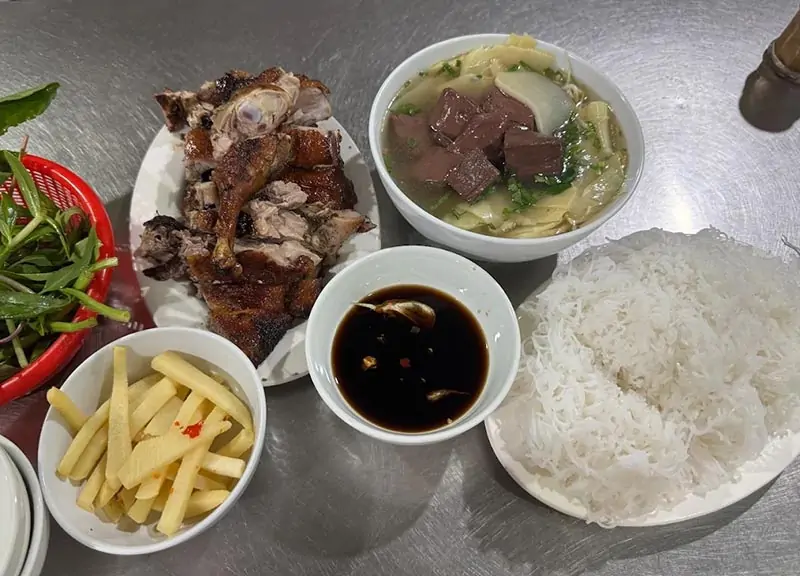 mức giá dao động từ 100.000 - 200.000 VNĐ/người