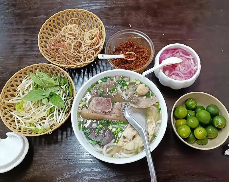 Đôi nét về bún bò Huế An Cựu Văn Quán