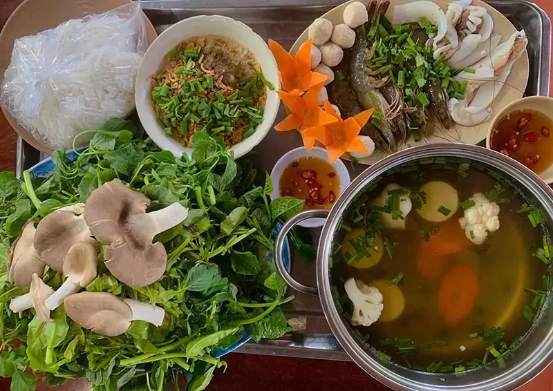 Đôi nét về lẩu cua đồng 2 Nù