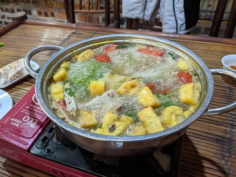 Lẩu cua đồng đặc sản