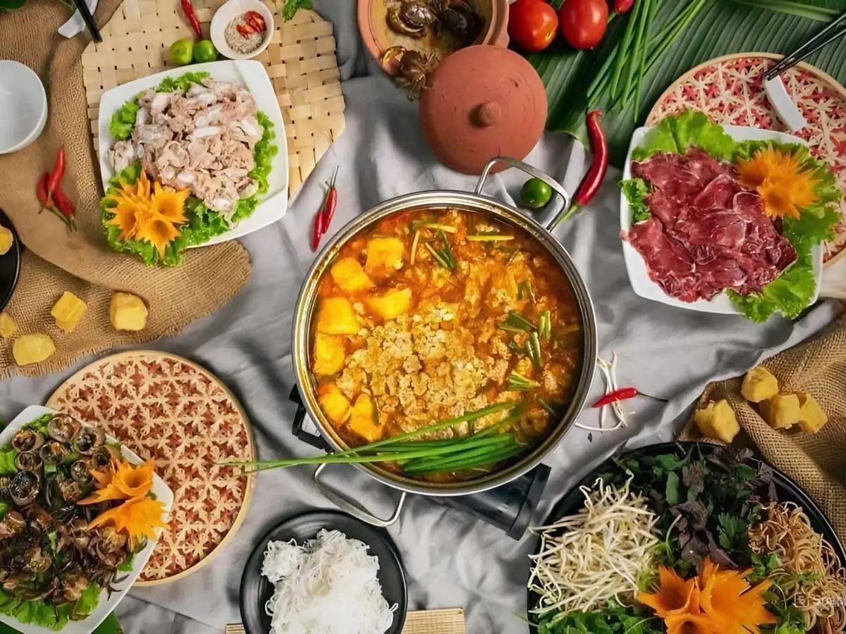 Lẩu cua đồng Văn Quán: Trải nghiệm hương vị Hà Thành xưa