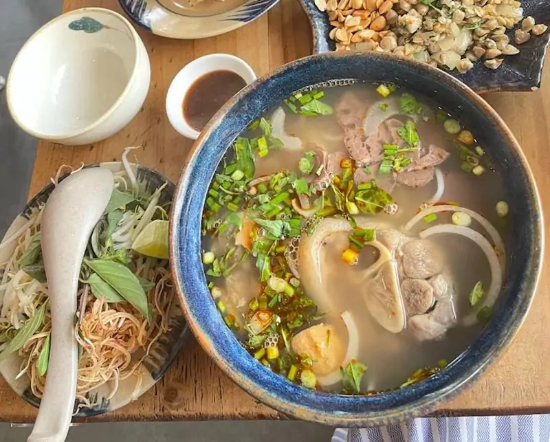 Đôi nét về quán bún bò Huế Bùi Thị Xuân