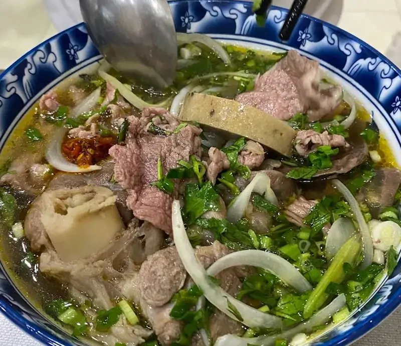 Bún bò Huế đặc biệt