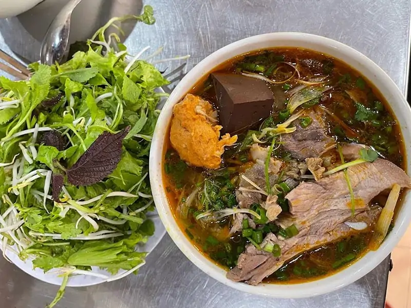 Bún bò đặc biệt