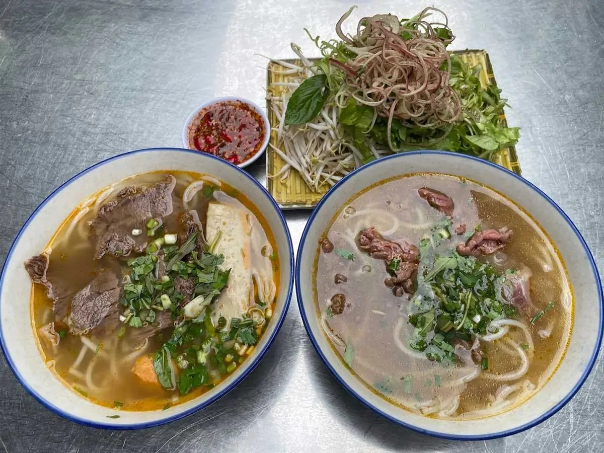 Quán bún bò Huế O Lê