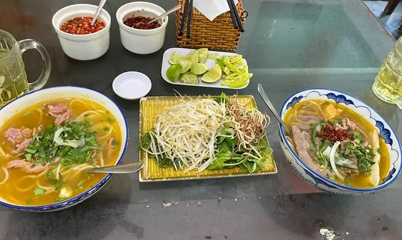 Dịch vụ tại bún bò Huế O Lê