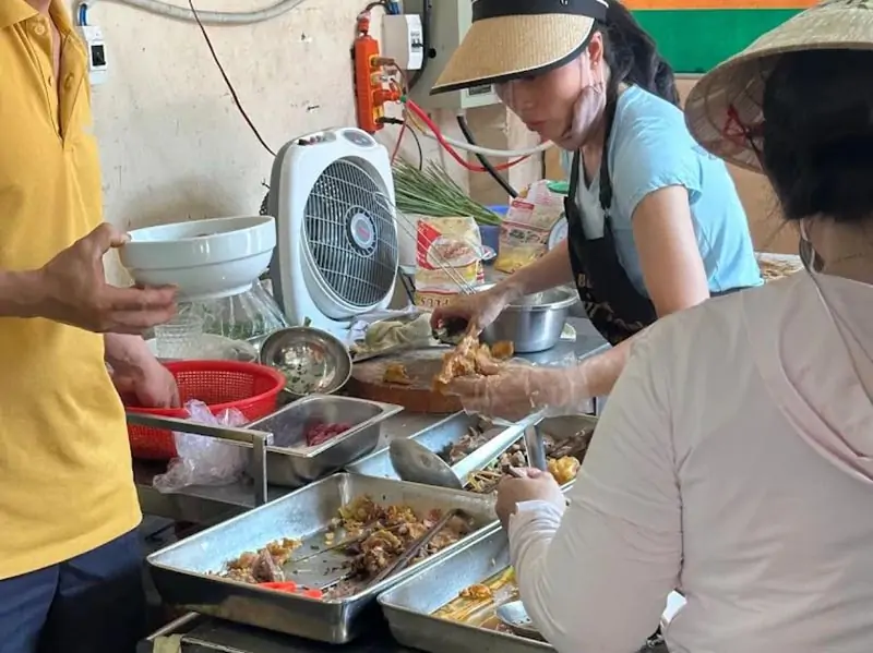 không gian khiêm tốn nhưng sạch sẽ và ngăn nắp