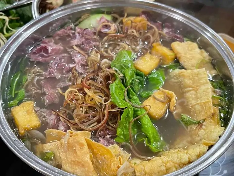 Lẩu cua đồng - Món signature không thể bỏ qua