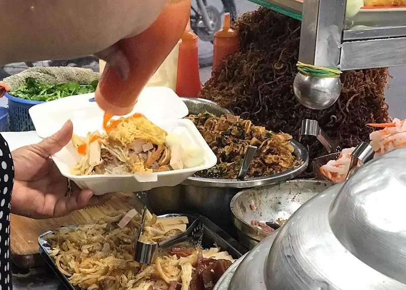 Đôi nét về xôi mặn & xôi gà 243 Tôn Đản