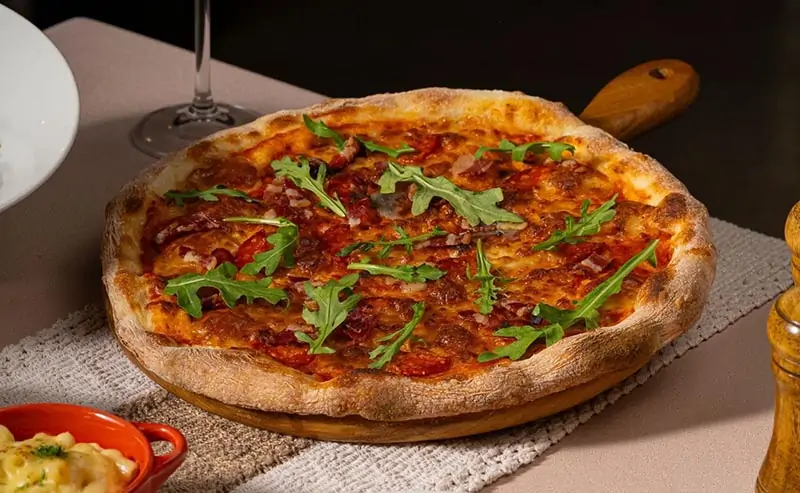 pizza half-half đế mỏng giòn