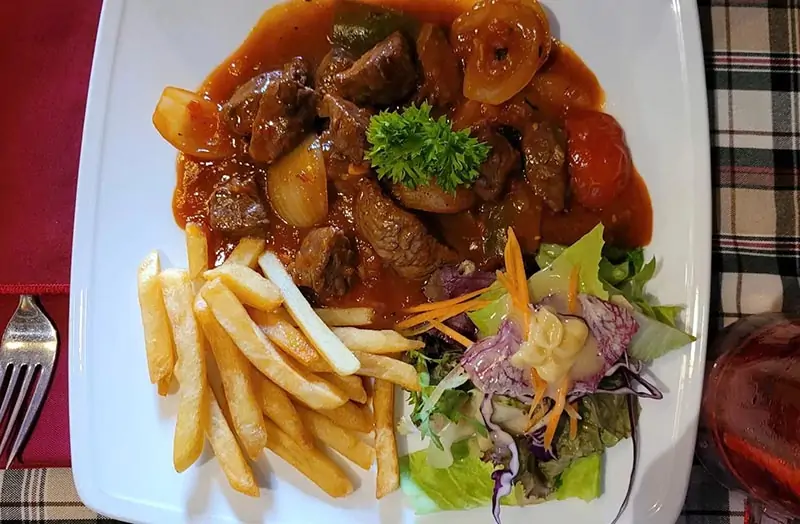 Bò, Cừu & Bò Hầm Rượu Vang