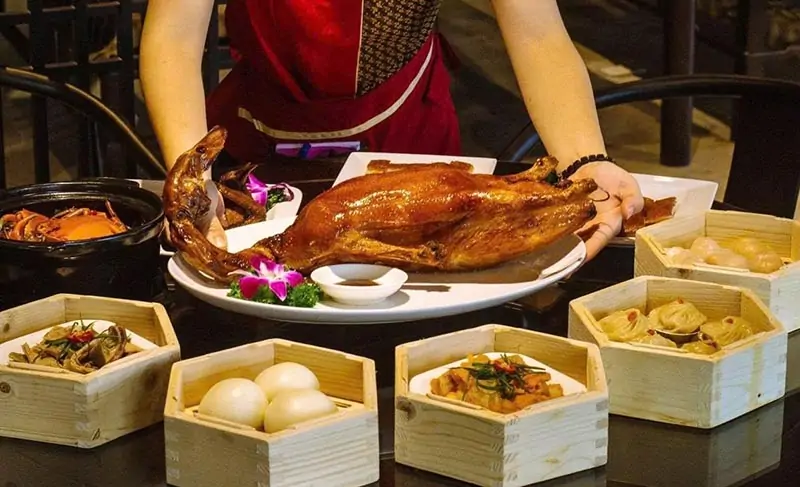 Vịt Quay Bắc Kinh Và Các Món Quay Đặc Sắc