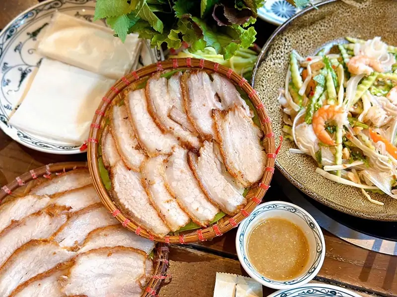 Bánh tráng cuốn thịt heo