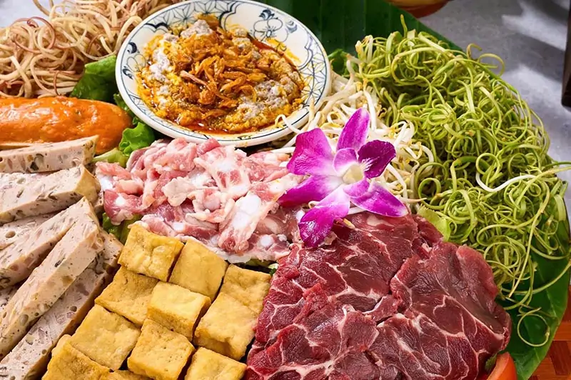 Lẩu riêu cua đồng bắp bò